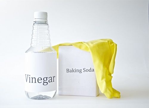 How to Unclog a Drain With Baking Soda & Vinegar